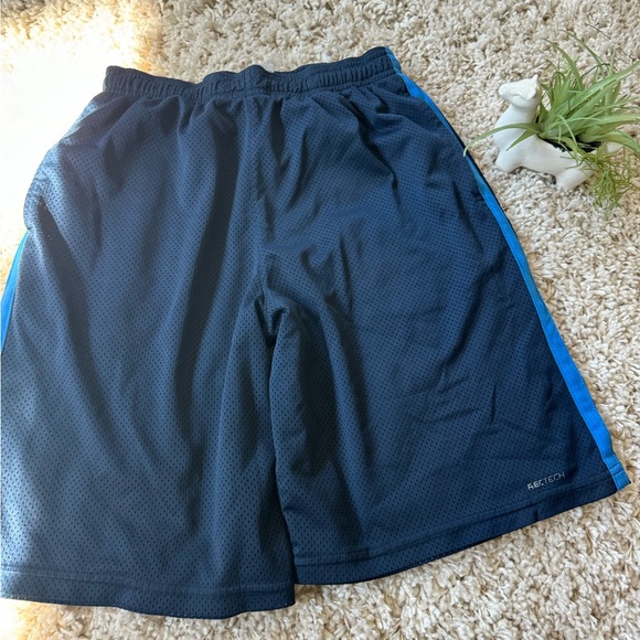Old Navy Rec Tech performance gear men’s athletic basketball shorts. - Picture 3 of 5
